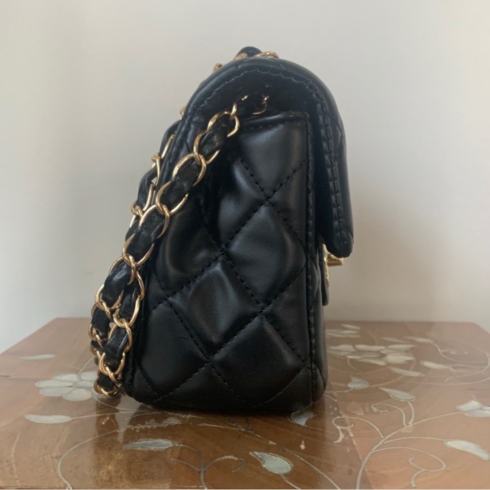 Chic Black Quilted Crossbody Bag - Picture 3 of 9
